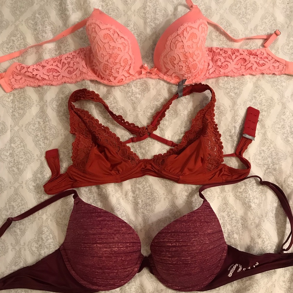 2 Aerie + 1 PINK bras!! Sizes posted!